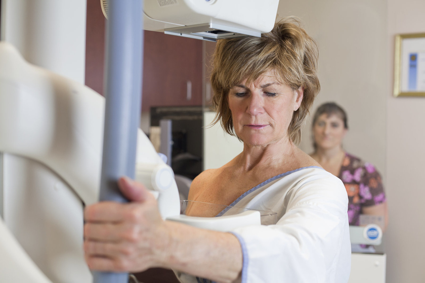 Описание: Клиника начала использовать ИИ-систему IBM, прогнозирующую рак молочной железы за год до его появления с точностью 87%